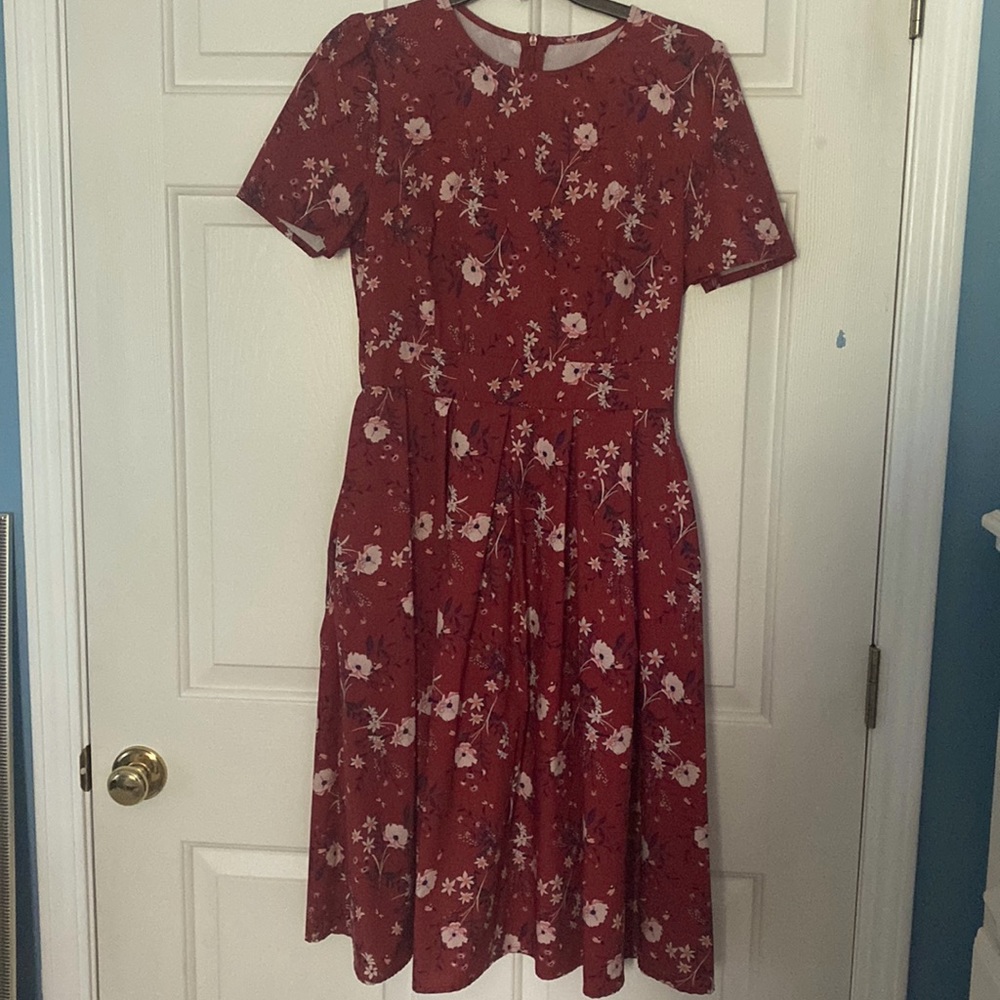 Red flowery dress with pockets